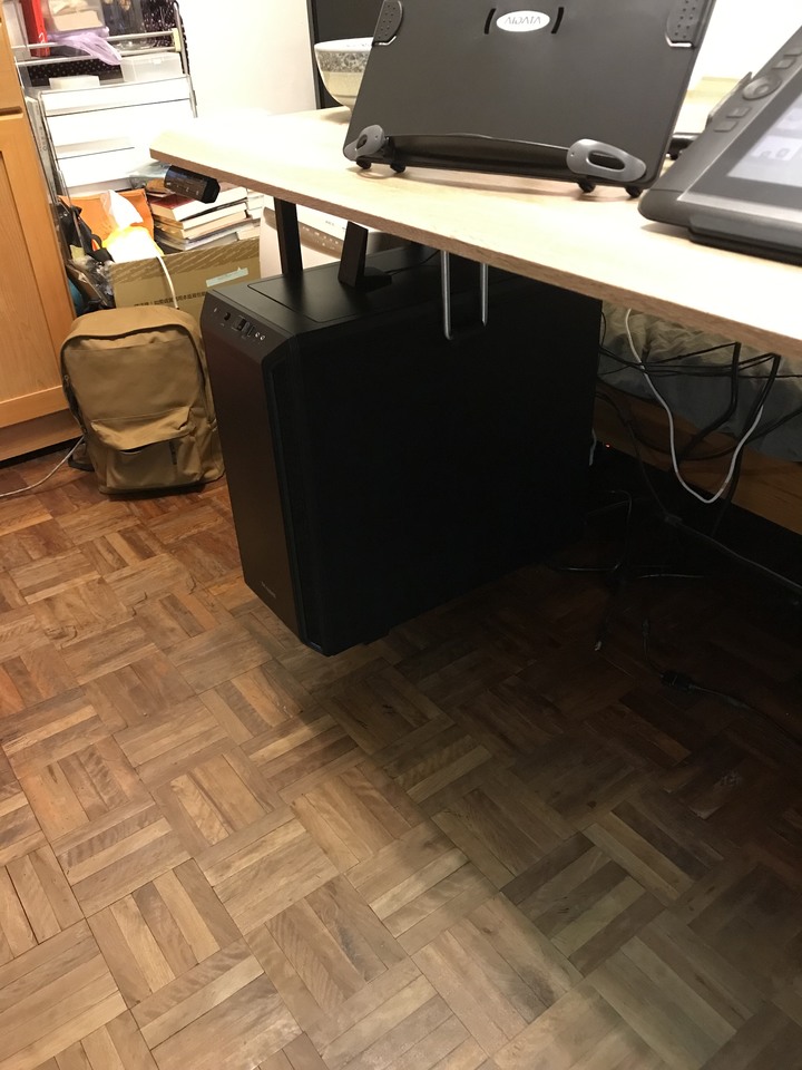 升降桌的桌下型主機架撐得住主機嗎？
