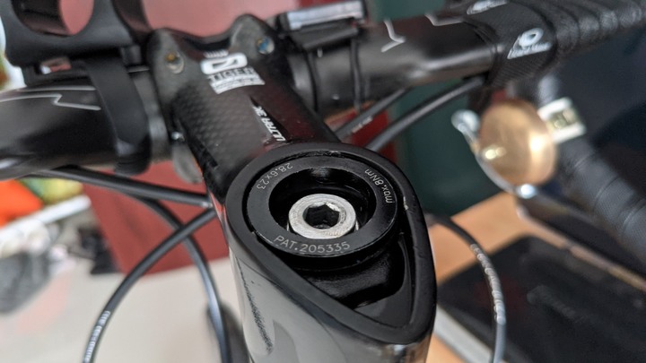 请问pinarello f10 most 的top cap的空隙 这样有问题吗？