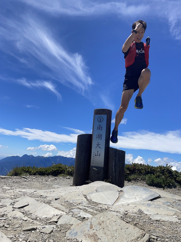 點我看大圖 被悶壞的半日包場南湖大山第一人稱POV SKYRunning
