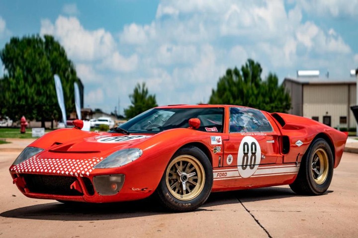 想當真正的賽道狂人嗎? Ford GT40 RCR電影拍攝車將出售