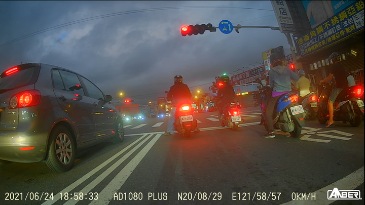 第一次安裝行車紀錄器|AMBER AD1080+實拍分享