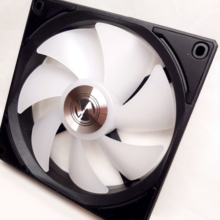 聯力 UNI FAN AL120 積木風扇 - 串聯超方便、軟體超直覺!