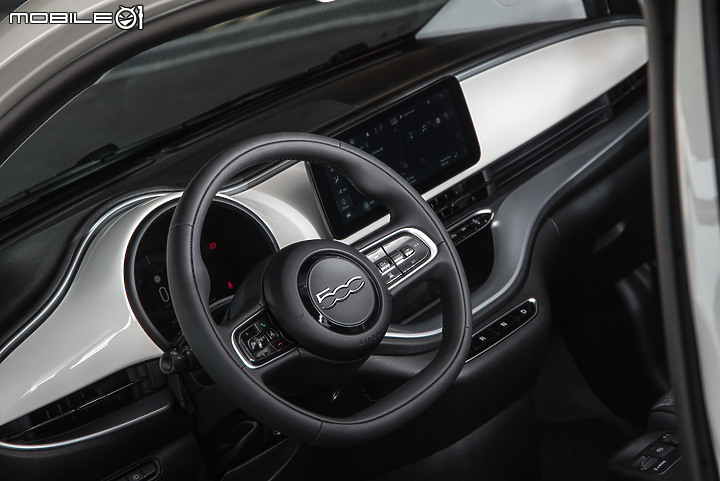Fiat 500e 3+1版本試駕|多一道門更實用,純電代步恰到好處!