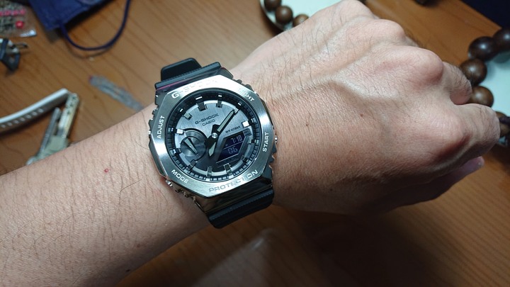 開箱：G-SHOCK 金屬GM-2100煙燻綠&白金灰