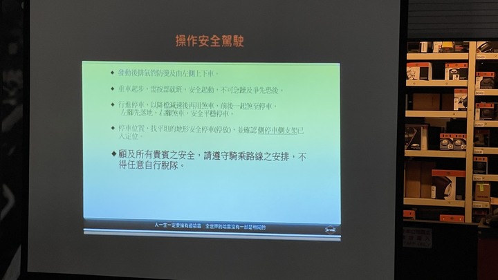 大叔幫下禮拜威力彩頭獎先看車，哈雷MY21新車試駕活動陪公子讀書