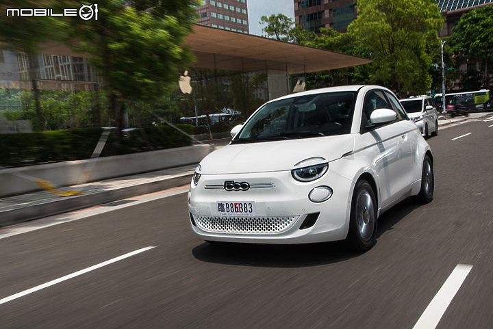 Fiat 500e 3+1版本試駕|多一道門更實用,純電代步恰到好處!