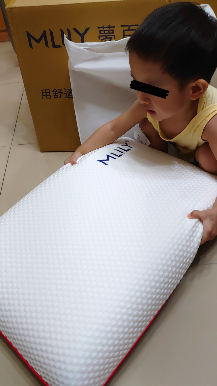 來開箱箱箱-MILLY零壓呵護枕(內附彈跳測試)