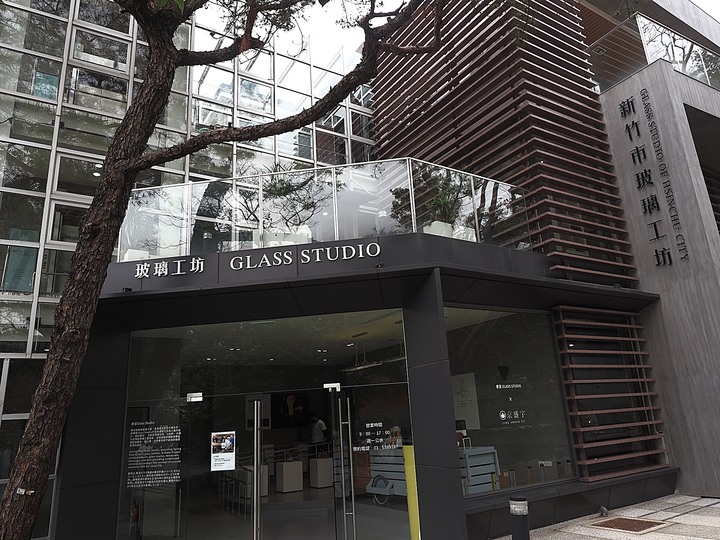 新竹市玻璃工藝博物館|原新竹州自治會館 — 在日本皇族行館中欣賞玻璃工藝品,順道在玻璃工坊中欣賞玻璃藝師即時創作