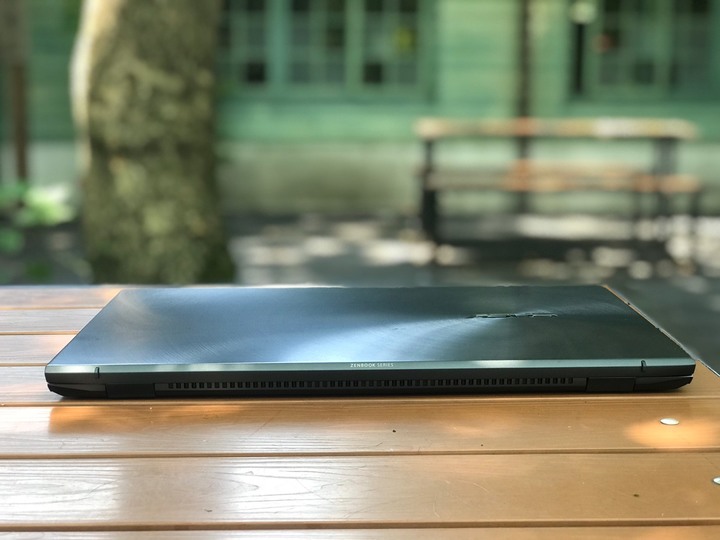 [OL 出任務] ZenBook UX535 4K OLED 配給財務中高級主管的筆電