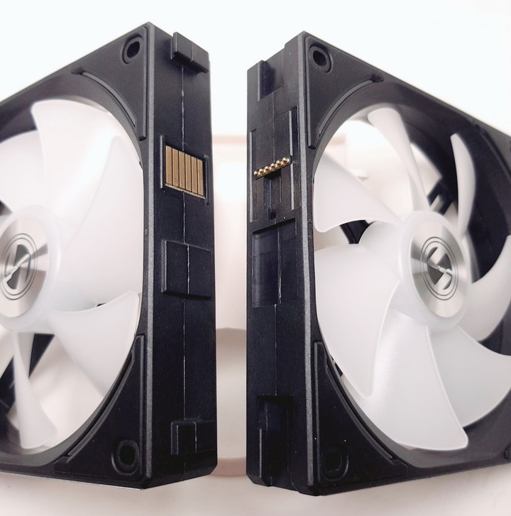 聯力 UNI FAN AL120 積木風扇 - 串聯超方便、軟體超直覺!