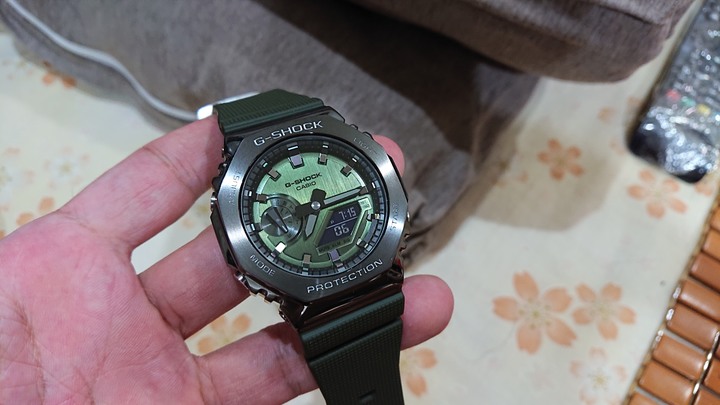 開箱：G-SHOCK 金屬GM-2100煙燻綠&白金灰