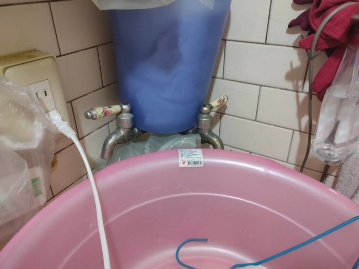 想問我家的浴室是否能安裝滾筒洗衣機。