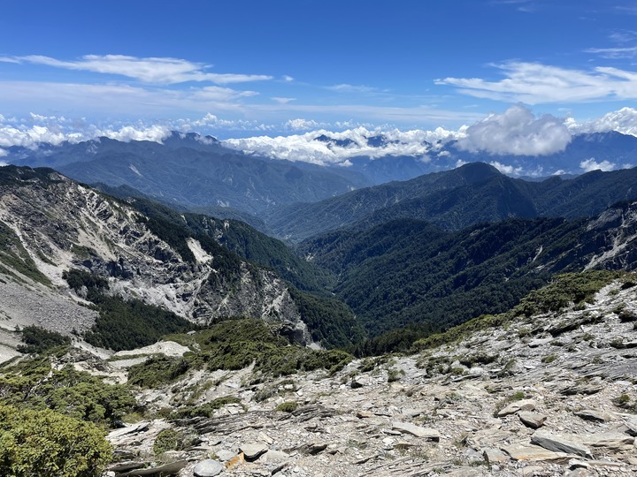 點我看大圖 被悶壞的半日包場南湖大山第一人稱POV SKYRunning