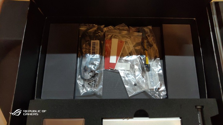ROG & EKWB信仰電腦自組升級分享。