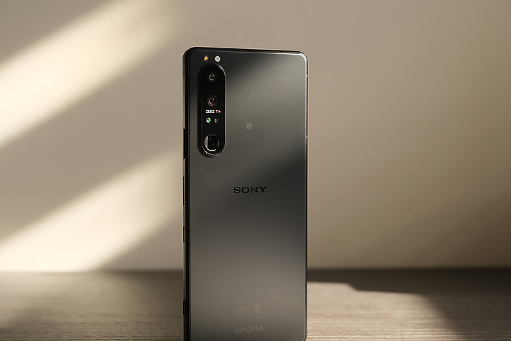 點我看大圖 低調內斂_SONY XPERIA 1 III 霧黑