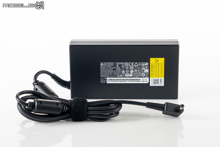Acer Predator Helios 300 電競筆電 散熱出眾的 3A 遊戲利器！