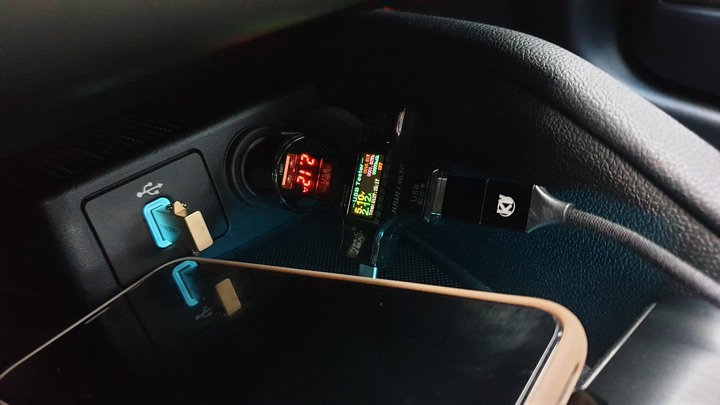 外出旅行車內必備良品，低調的台灣品牌 【ONPRO  GT-P30QC 雙模式快充 PD30W+QC3.0 車用充電器】 開箱分享