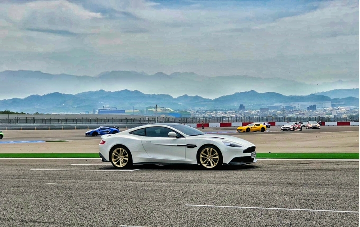 終極特務 Aston Martin Vanquish S Ultimate