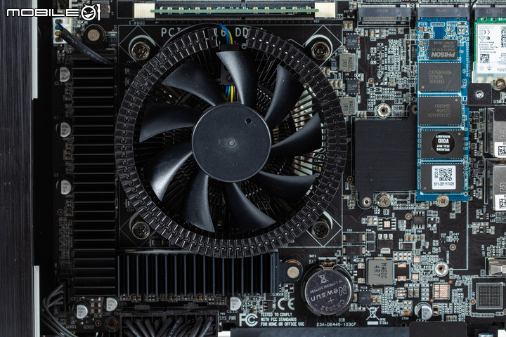 ZOTAC MAGNUS ONE 迷你電競主機開箱 在小機體內求取效能平衡點
