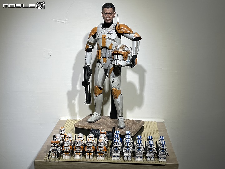 我得第一隻HotToys MMS524 複製人 212團 寇迪隊長