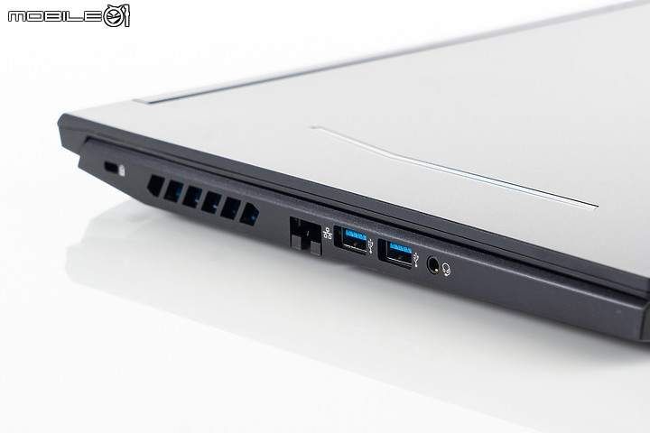 Acer Predator Helios 300 電競筆電 散熱出眾的 3A 遊戲利器！