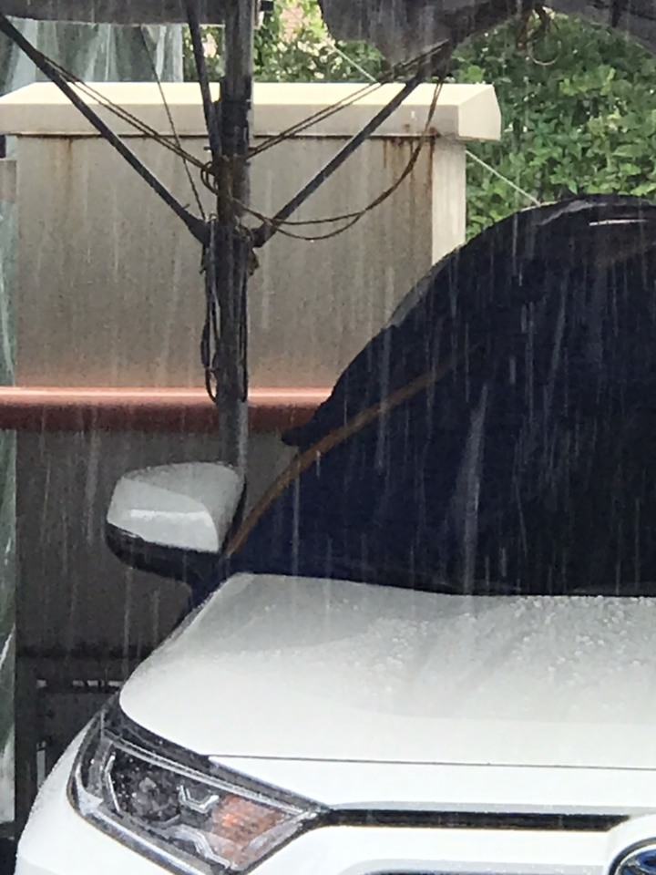 點我看大圖 Toyota RAV4 21年油電四驅7月底交車3天漏水
