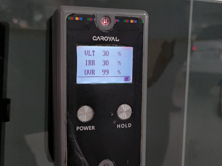 不想貼太黑炎夏耐熱隔熱膜選擇？Tesla Model3 LR 白內裝Caroyal皇家優視隔熱膜高透度貼膜分享(防曬, 抗UV, 抗熱, 透明)