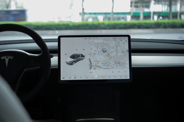 不想貼太黑炎夏耐熱隔熱膜選擇？Tesla Model3 LR 白內裝Caroyal皇家優視隔熱膜高透度貼膜分享(防曬, 抗UV, 抗熱, 透明)