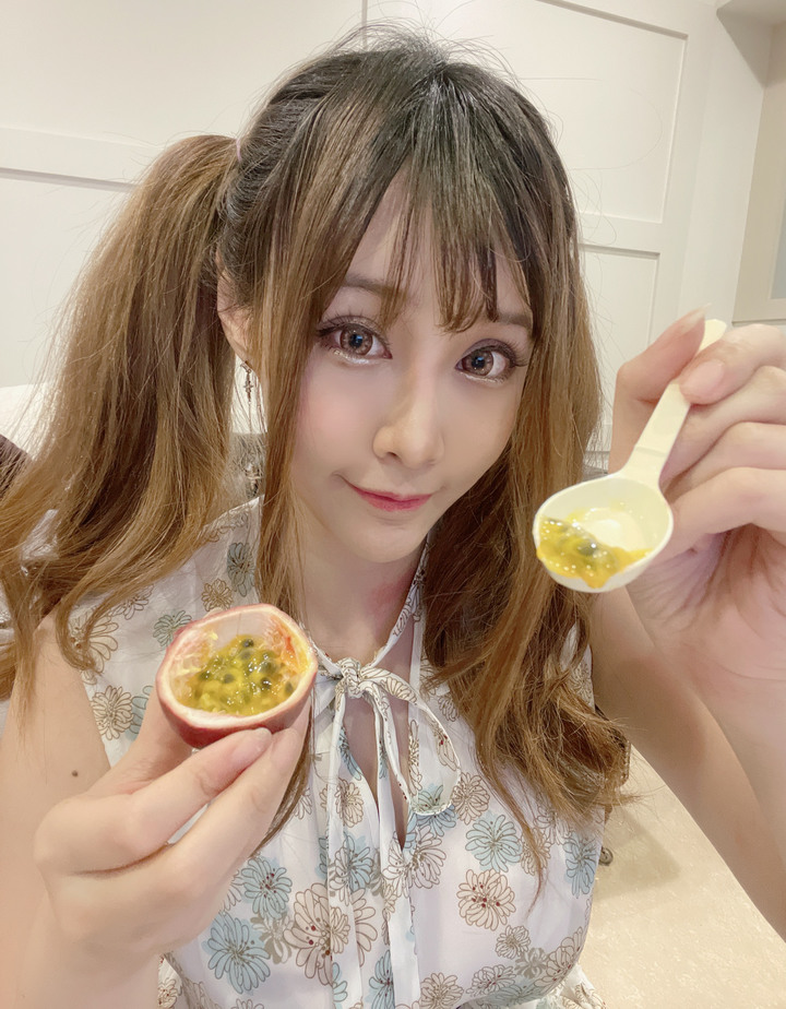 點我看大圖 嘗試網傳的百香果敷臉…還是用面膜好惹