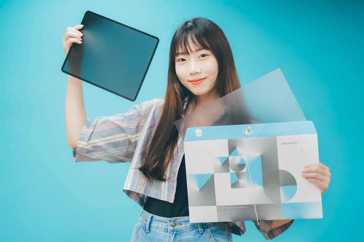 可以拆卸重複用的 iPad 藍光防窺片