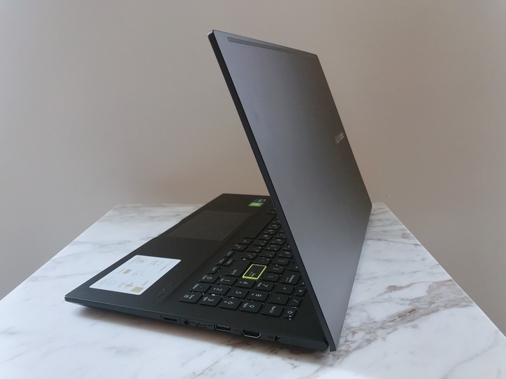 VivoBook S513E 酷玩黑OLED 螢幕，遊戲工作一機搞定