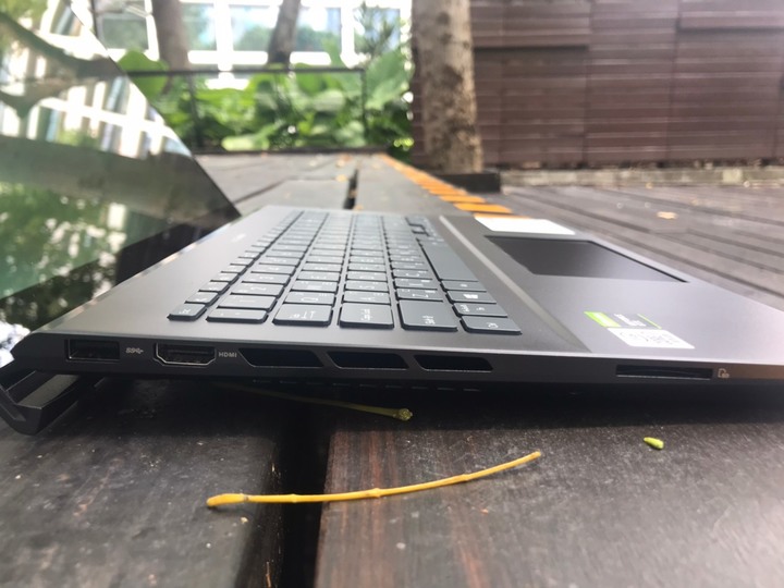 [OL 出任務] ZenBook UX535 4K OLED 配給財務中高級主管的筆電