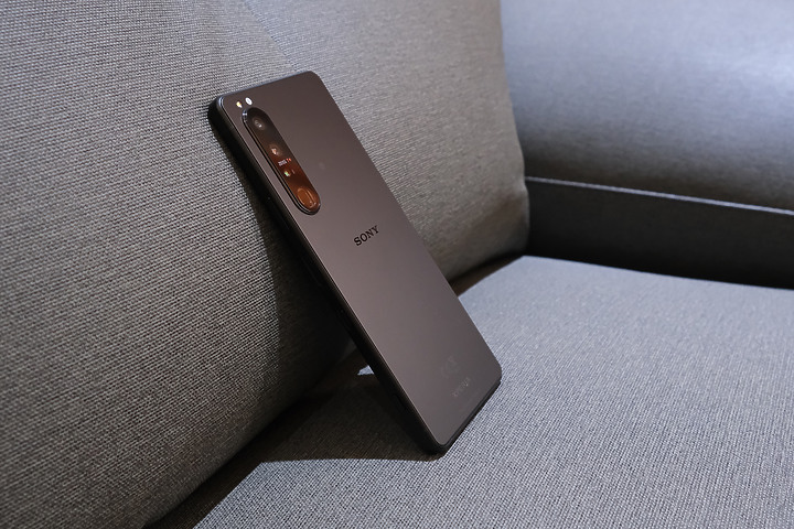 點我看大圖 低調內斂_SONY XPERIA 1 III 霧黑