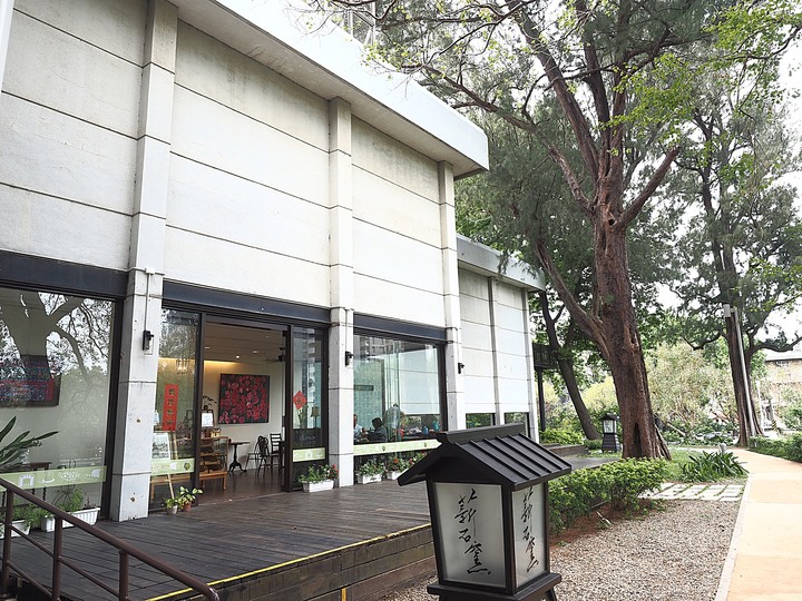新竹市玻璃工藝博物館|原新竹州自治會館 — 在日本皇族行館中欣賞玻璃工藝品,順道在玻璃工坊中欣賞玻璃藝師即時創作