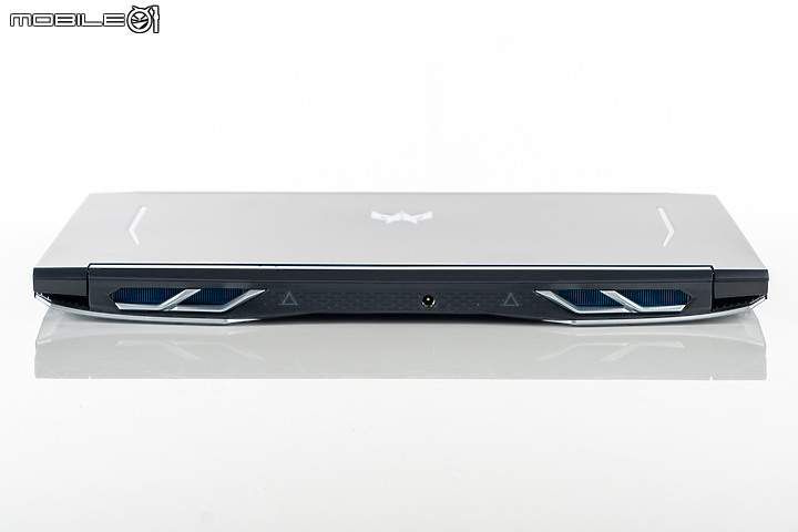 Acer Predator Helios 300 電競筆電 散熱出眾的 3A 遊戲利器！