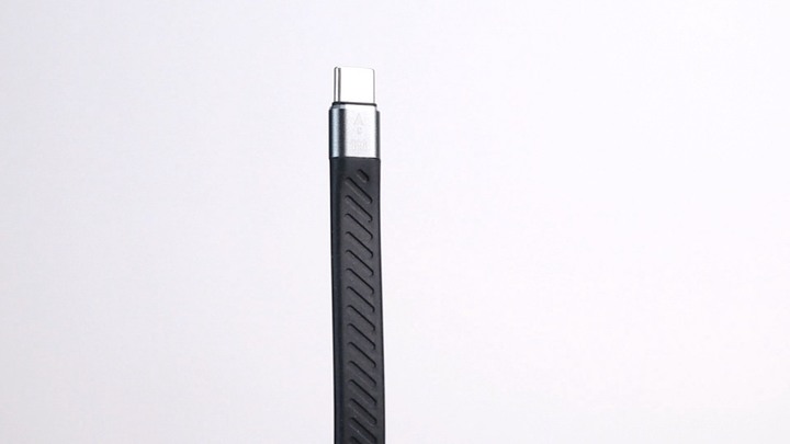 股票炒短線，USB-C 也能有短線！15cm 非認證線居然能啟動 Thunderbolt 裝置？noda 40Gbps 扁線