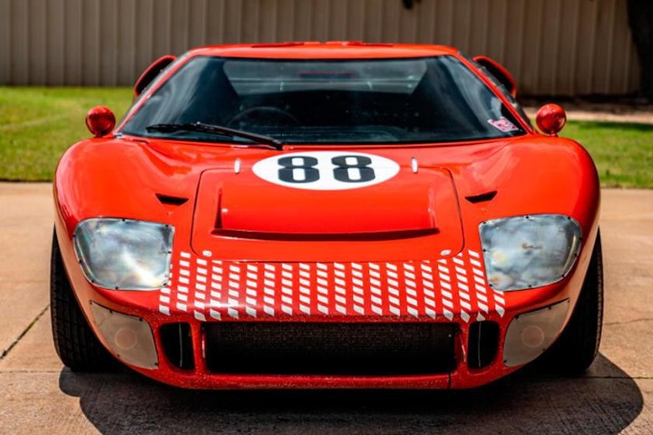 想當真正的賽道狂人嗎? Ford GT40 RCR電影拍攝車將出售