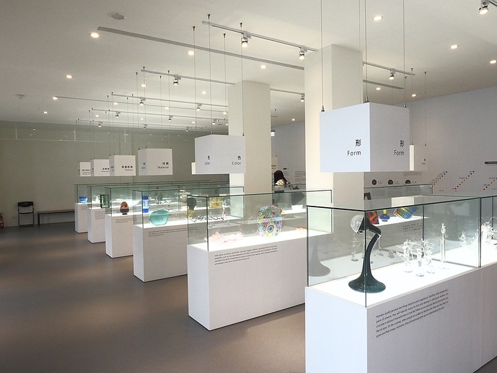 新竹市玻璃工藝博物館|原新竹州自治會館 — 在日本皇族行館中欣賞玻璃工藝品,順道在玻璃工坊中欣賞玻璃藝師即時創作