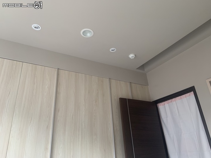 房間太小電視不知道能裝在哪....
