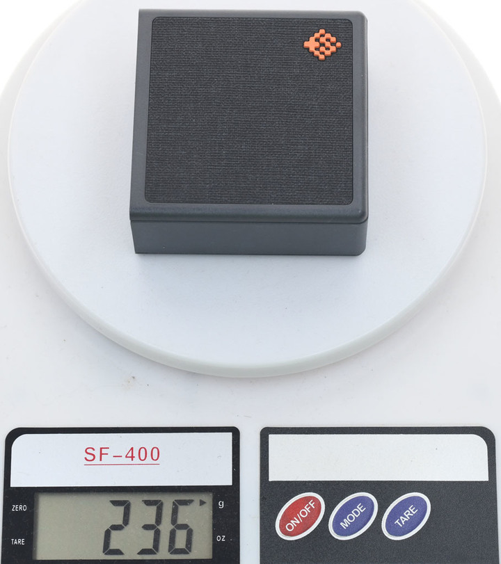 集資款SlimQ 100W GaN四埠充電器F100簡介及測試