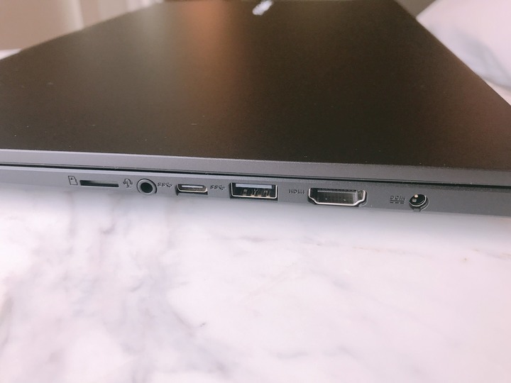 VivoBook S513E 酷玩黑OLED 螢幕，遊戲工作一機搞定