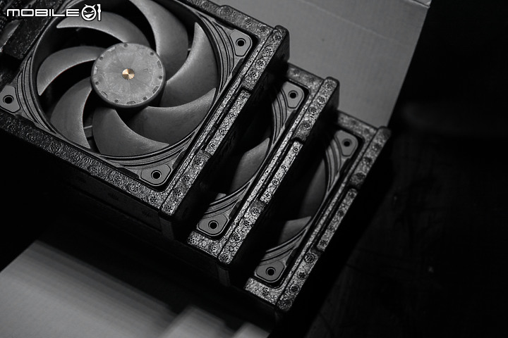 點我看大圖 高性能新選擇PHANTEKS GLACIER ONE 240T30 & T30-120高壓扇開箱測試
