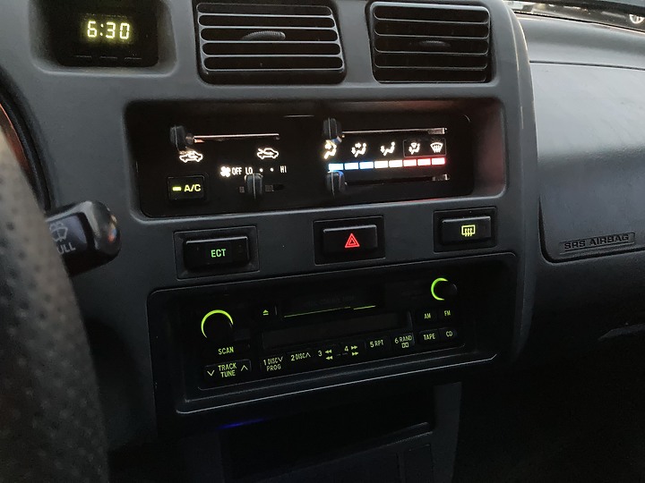 老車也要使用新科技:1999年一代RAV4 安裝Apple CarPlay主機