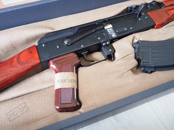 Tokyo Marui AKM 氣動空氣軟槍開箱