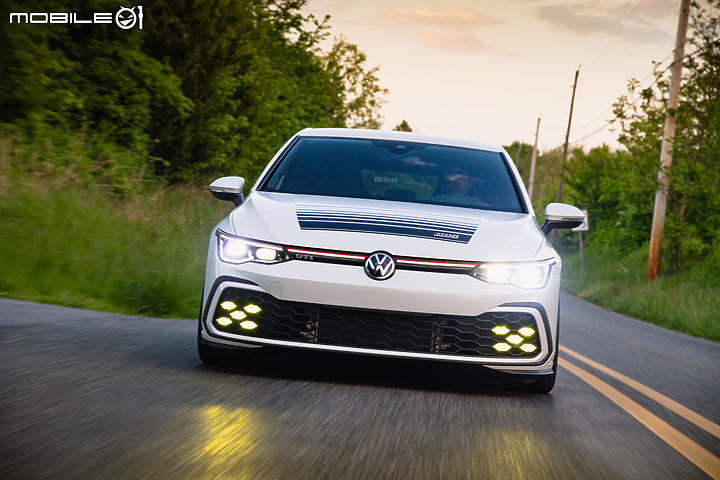 【海外新訊】金色BBS就是帥！美國VW推出八代Golf GTI BBS Concept！