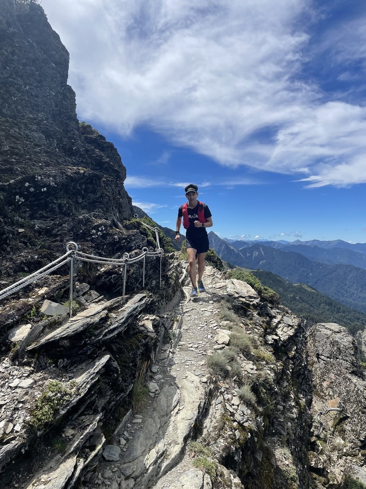 點我看大圖 被悶壞的半日包場南湖大山第一人稱POV SKYRunning