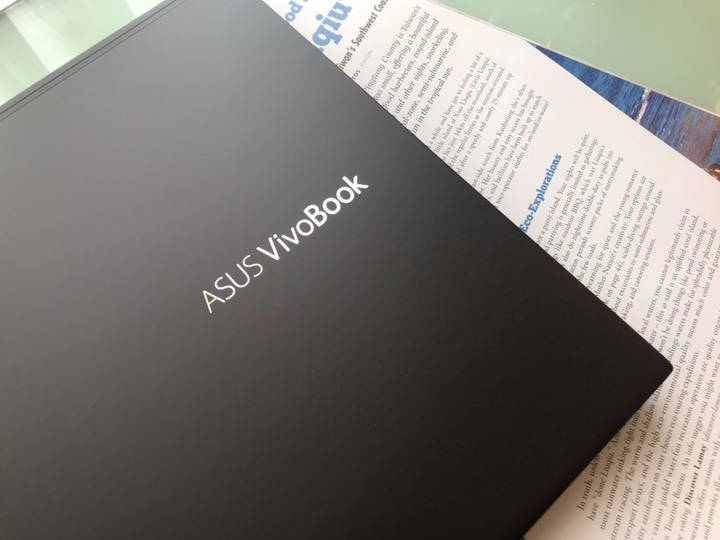 VivoBook S513E 酷玩黑OLED 螢幕，遊戲工作一機搞定