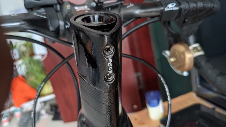 请问pinarello f10 most 的top cap的空隙 这样有问题吗？