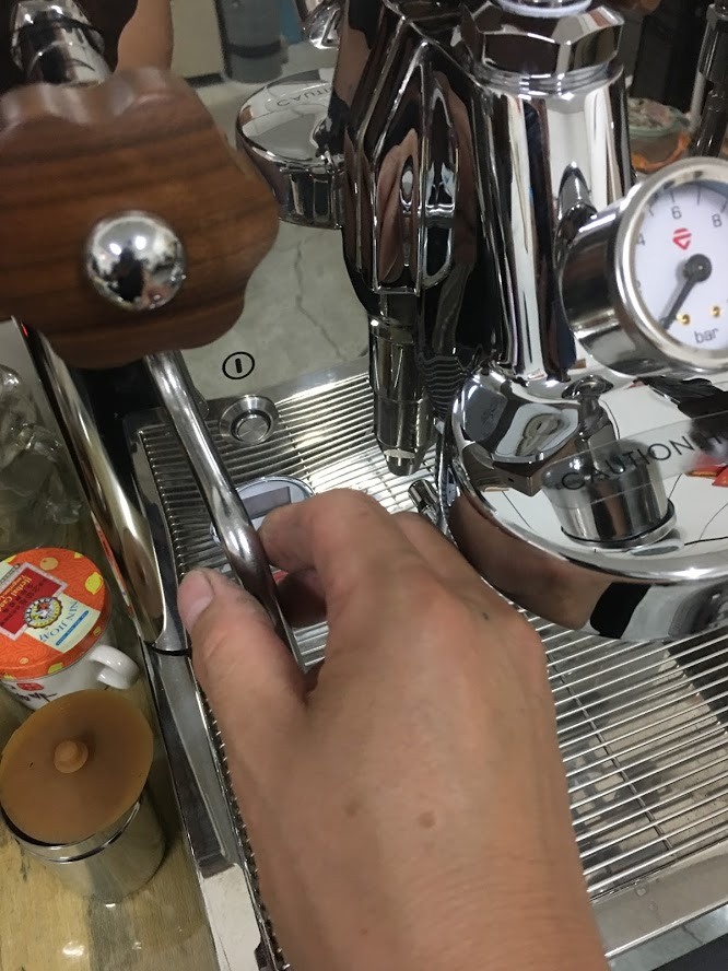 小改裝Lelit bianca PL162T撥桿式蒸氣跟Niche NG63加破土POTU磨豆機鬼齒變平刀