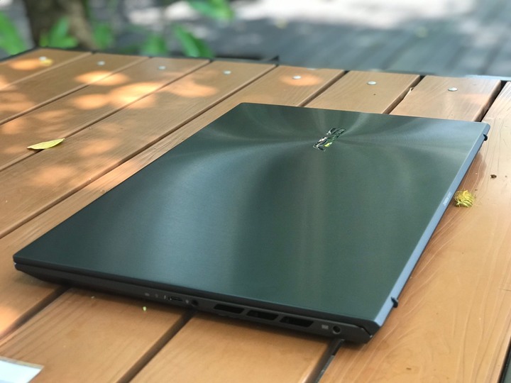 [OL 出任務] ZenBook UX535 4K OLED 配給財務中高級主管的筆電